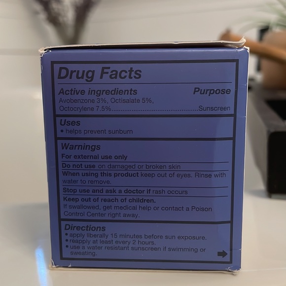 NIB No7 lift and luminate triple action day cream spf 30 - Picture 2 of 4